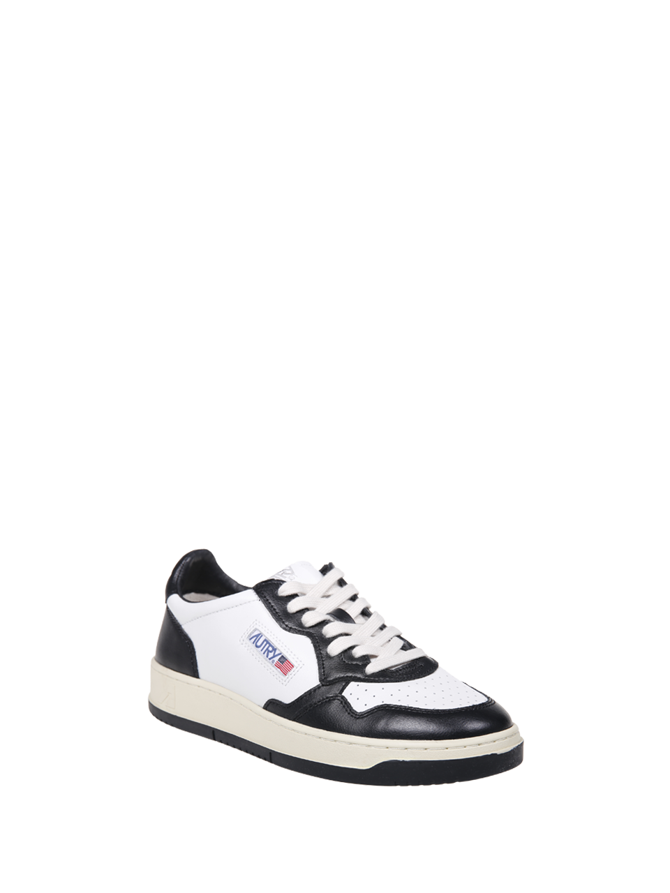 MEDALIST LOW SNEAKER